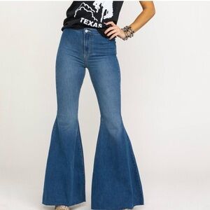 FREE PEOPLE FLARE BELL BOTTOM High waisted denim SIZE 27 R
Excellent condition